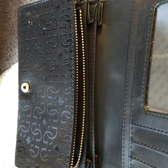 Guess Wallet/Clutch - Picture 4 of 4